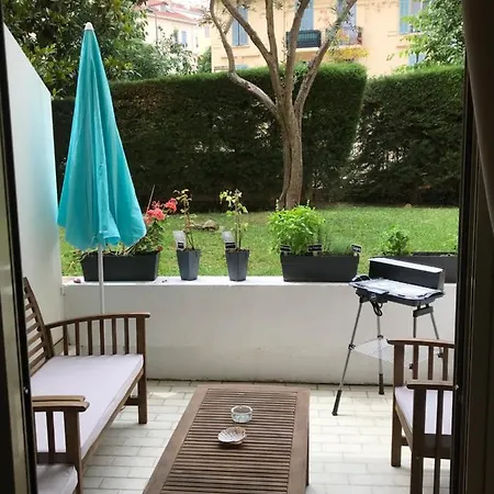 Apartment Superbe Studio Terrasse Centre Et Plages A Pieds