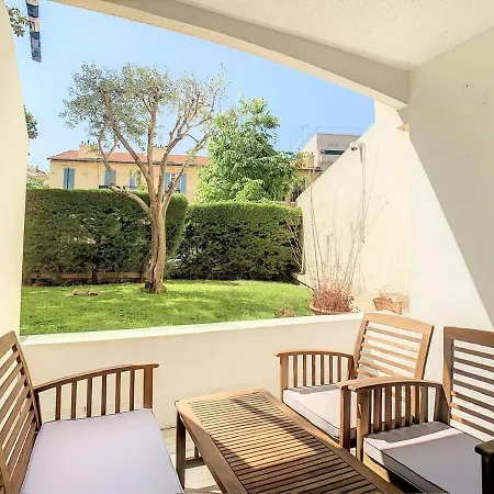 Apartment Superbe Studio Terrasse Centre Et Plages A Pieds *