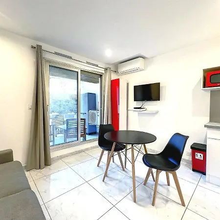 Superbe Studio Terrasse Centre Et Plages A Pieds Apartment