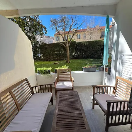 Superbe Studio Terrasse Centre Et Plages A Pieds *